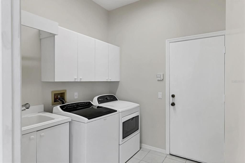 Active With Contract: $825,000 (4 beds, 3 baths, 2794 Square Feet)