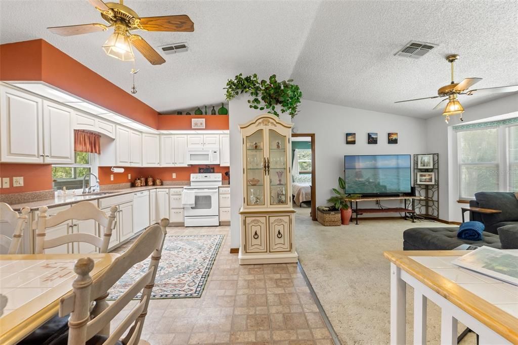 На продажу: $465,000 (2 спален, 2 ванн, 1128 Квадратных фут)