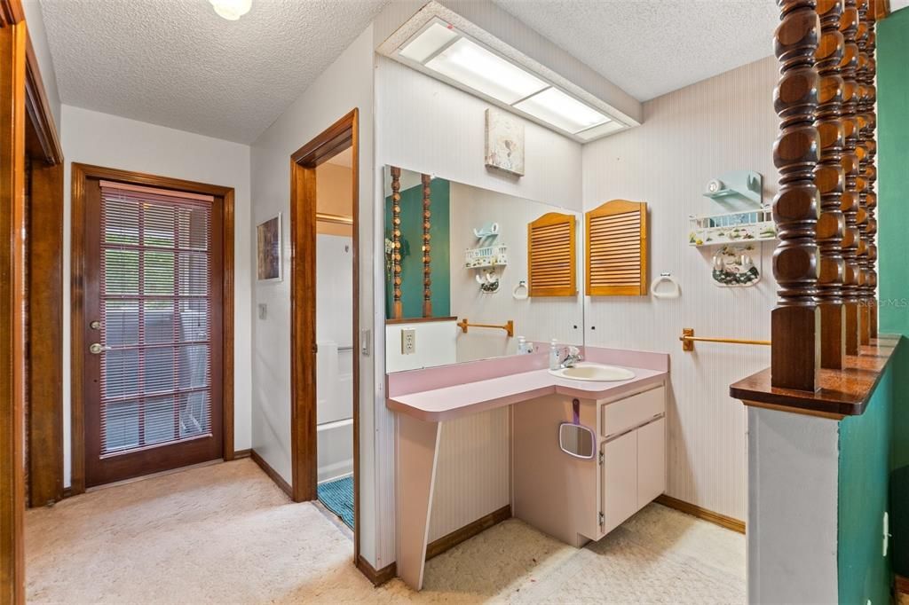 На продажу: $465,000 (2 спален, 2 ванн, 1128 Квадратных фут)