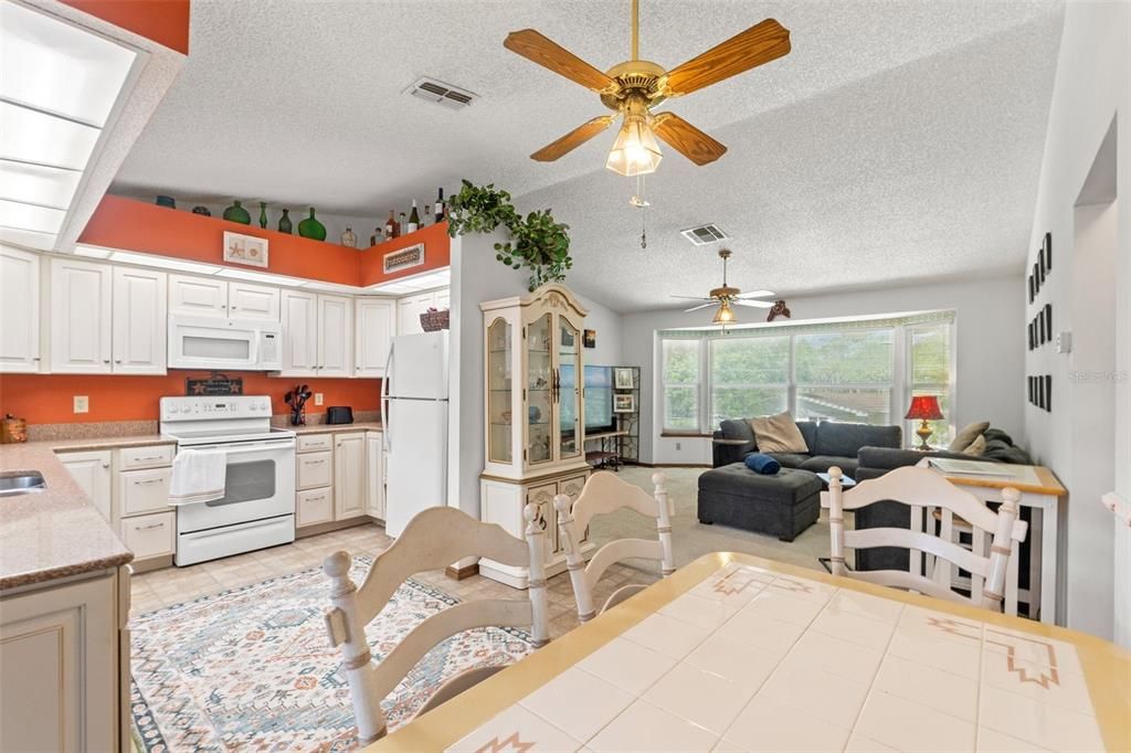 На продажу: $465,000 (2 спален, 2 ванн, 1128 Квадратных фут)