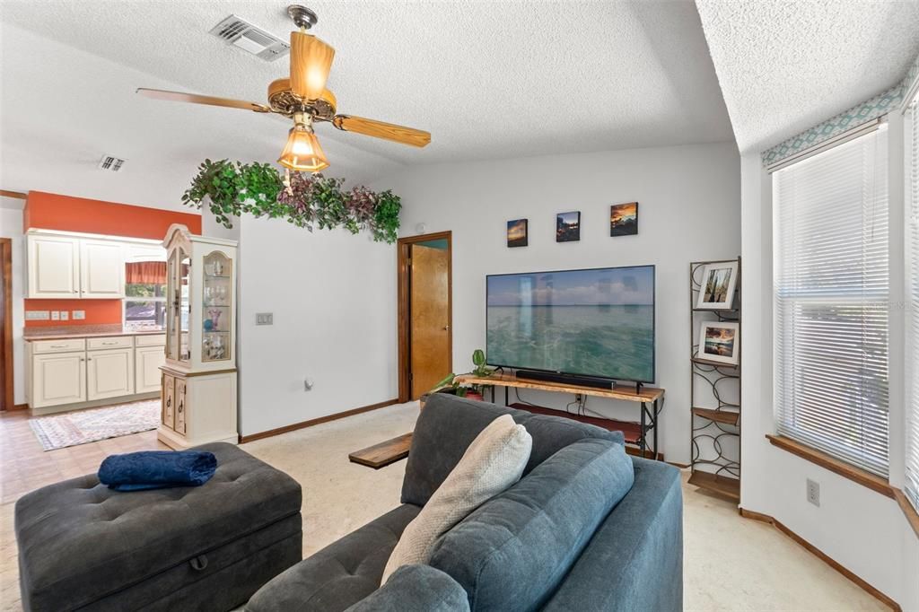 На продажу: $465,000 (2 спален, 2 ванн, 1128 Квадратных фут)