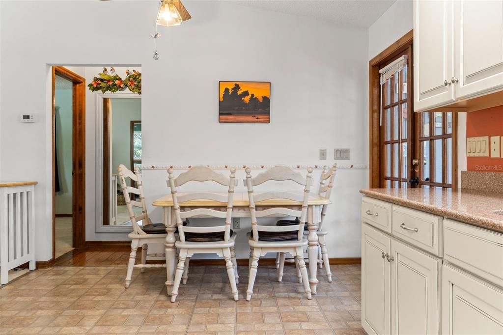 На продажу: $465,000 (2 спален, 2 ванн, 1128 Квадратных фут)