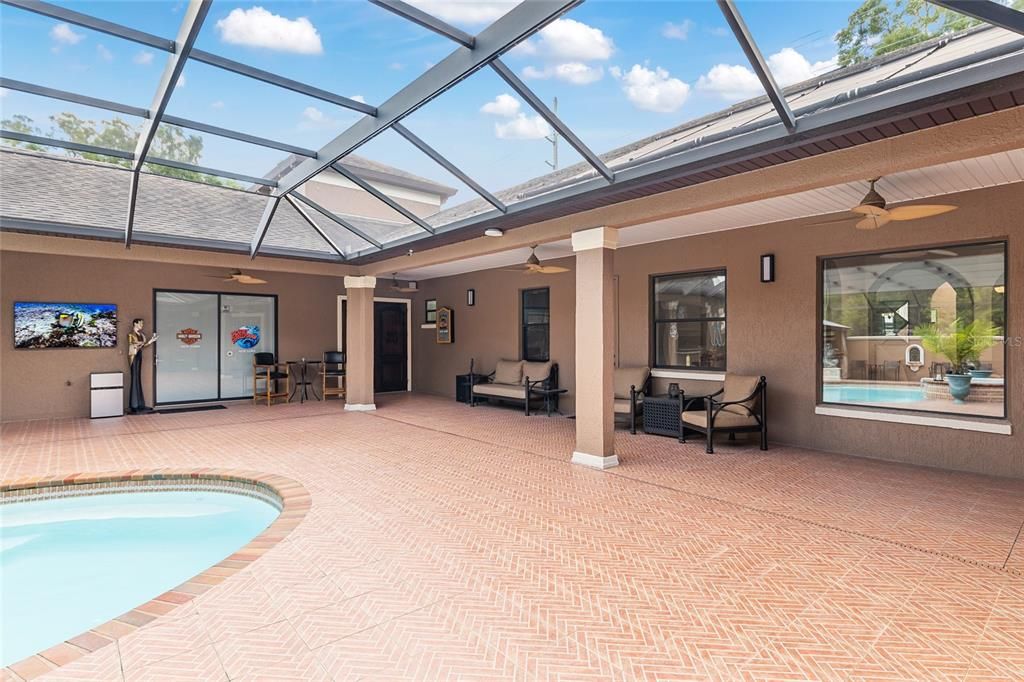 En Venta: $1,300,000 (4 camas, 4 baños, 3828 Pies cuadrados)