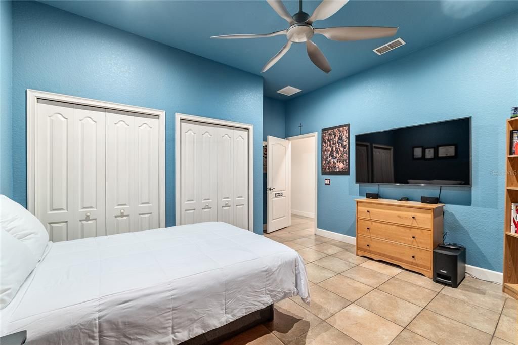 En Venta: $1,300,000 (4 camas, 4 baños, 3828 Pies cuadrados)