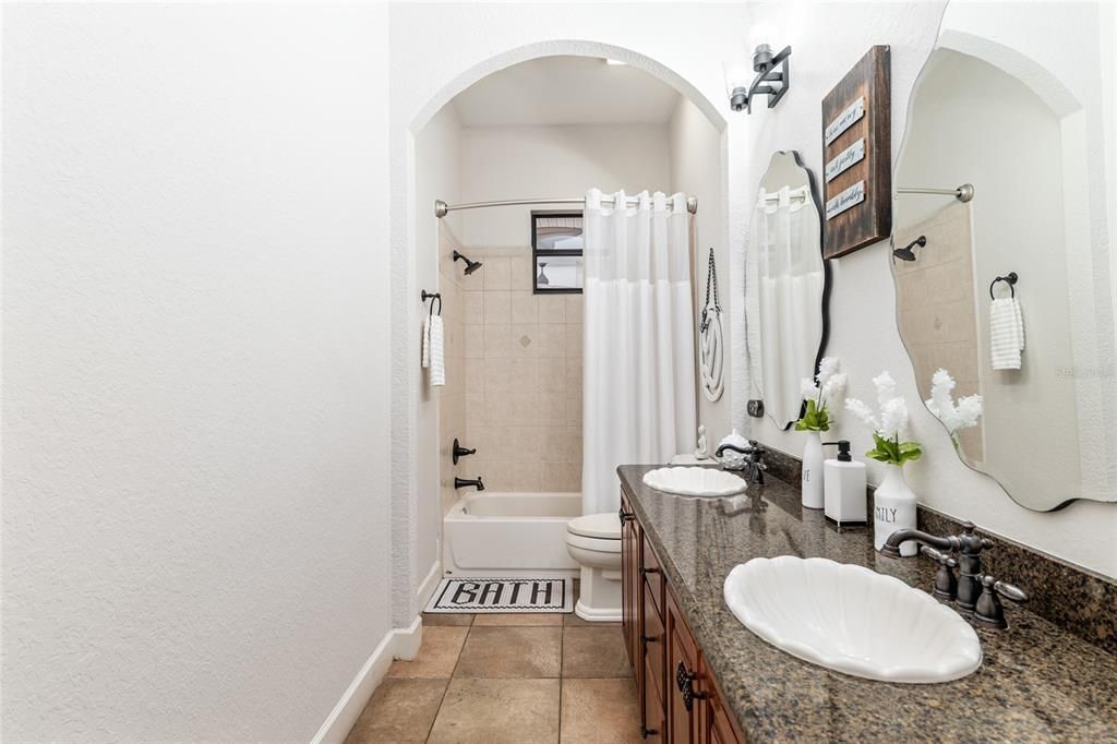 En Venta: $1,300,000 (4 camas, 4 baños, 3828 Pies cuadrados)