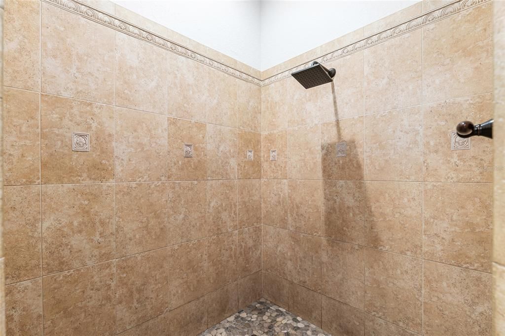 En Venta: $1,300,000 (4 camas, 4 baños, 3828 Pies cuadrados)