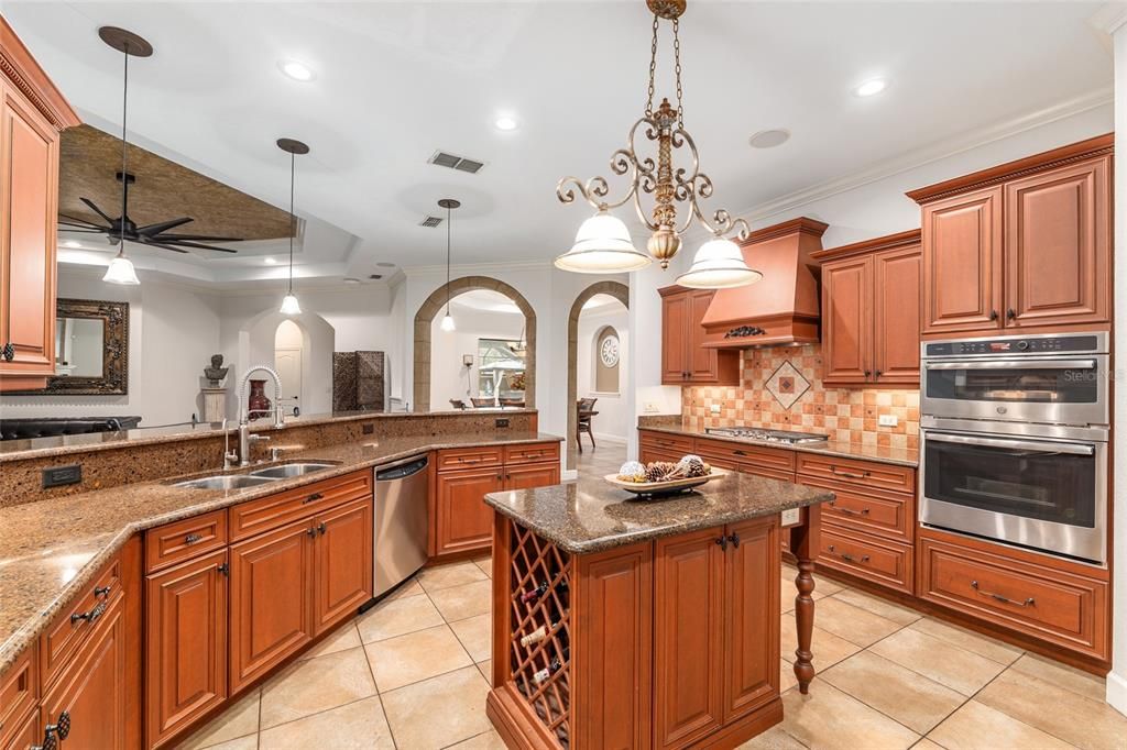 En Venta: $1,300,000 (4 camas, 4 baños, 3828 Pies cuadrados)