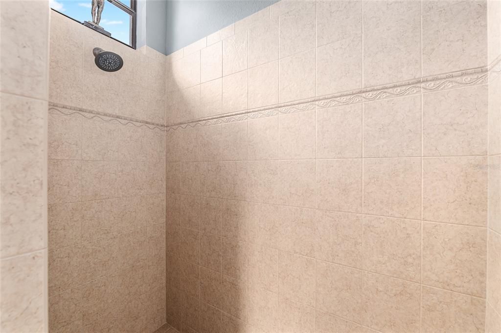 En Venta: $1,300,000 (4 camas, 4 baños, 3828 Pies cuadrados)