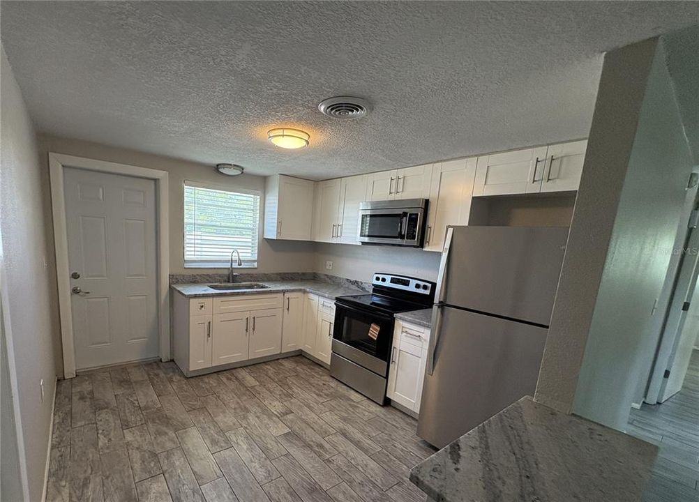 В аренду: $1,600 (2 спален, 1 ванн, 834 Квадратных фут)