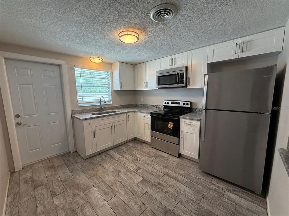 В аренду: $1,600 (2 спален, 1 ванн, 834 Квадратных фут)