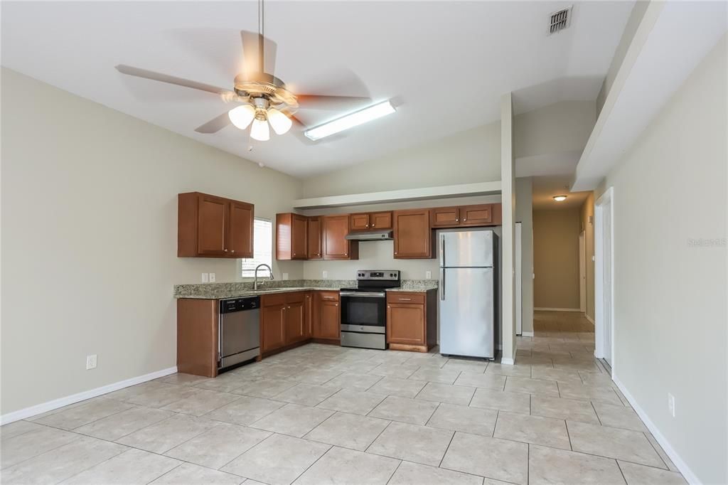 Active With Contract: $1,895 (3 beds, 2 baths, 1040 Square Feet)
