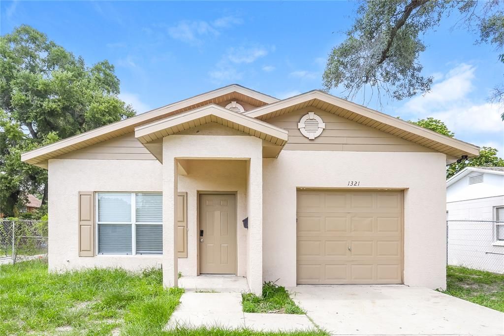 Active With Contract: $1,895 (3 beds, 2 baths, 1040 Square Feet)