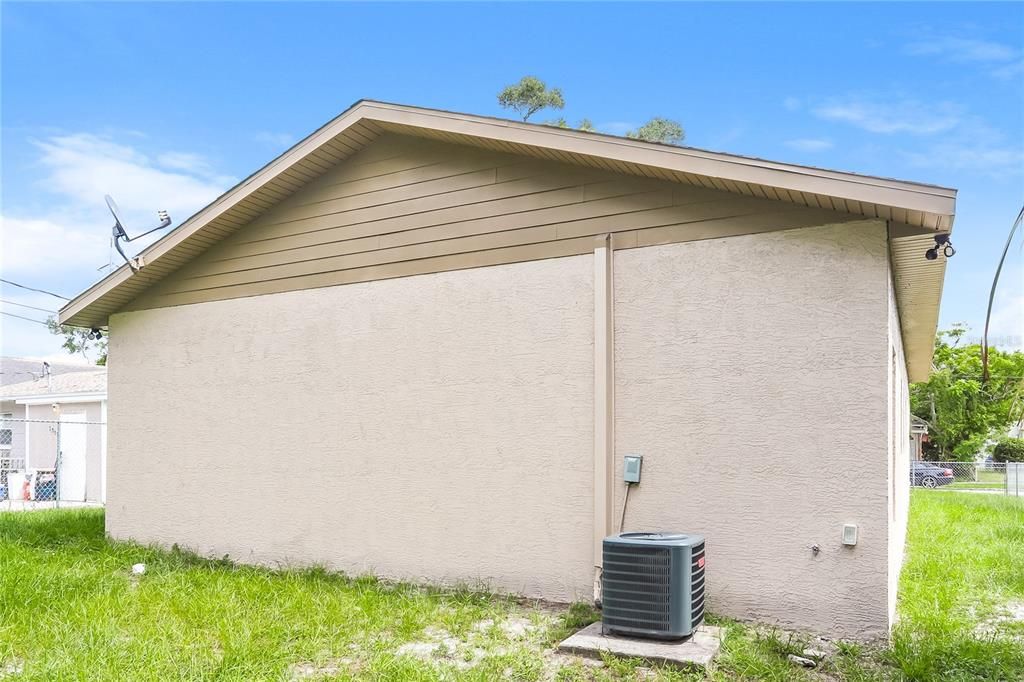 Active With Contract: $1,895 (3 beds, 2 baths, 1040 Square Feet)