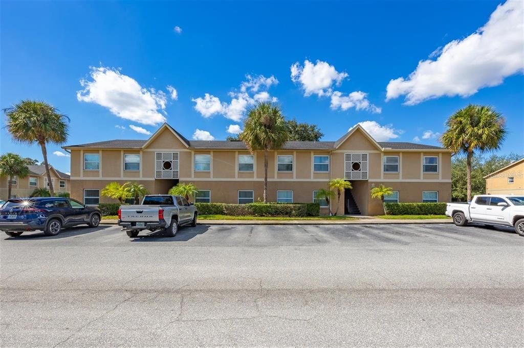 Под контрактом: $1,600 (2 спален, 2 ванн, 905 Квадратных фут)