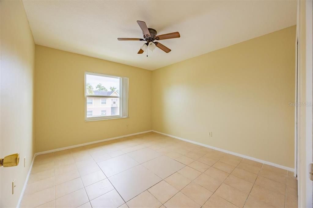 Под контрактом: $1,600 (2 спален, 2 ванн, 905 Квадратных фут)