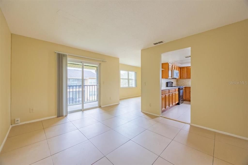 Под контрактом: $1,600 (2 спален, 2 ванн, 905 Квадратных фут)