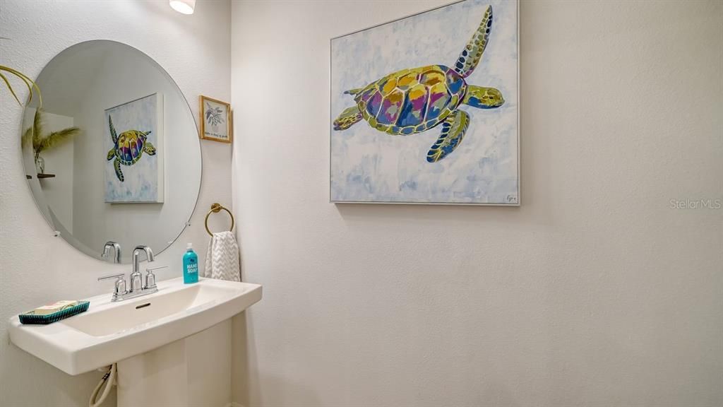 Active With Contract: $325,000 (3 beds, 2 baths, 1373 Square Feet)