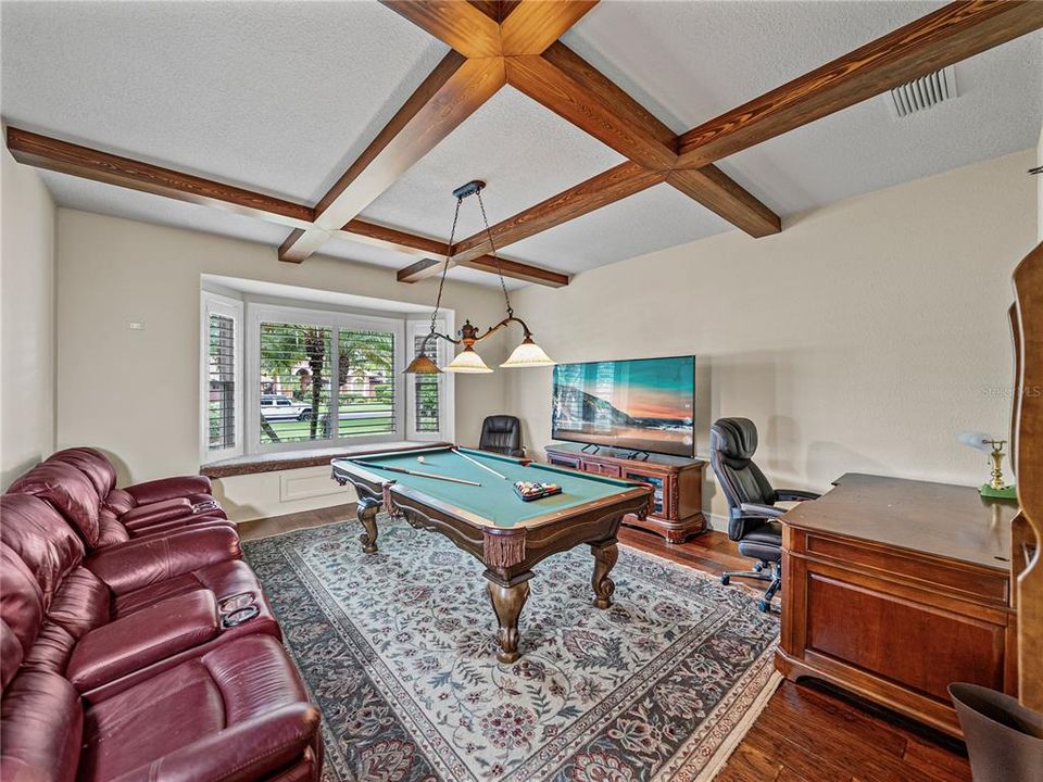 Activo con contrato: $855,000 (4 camas, 3 baños, 3275 Pies cuadrados)