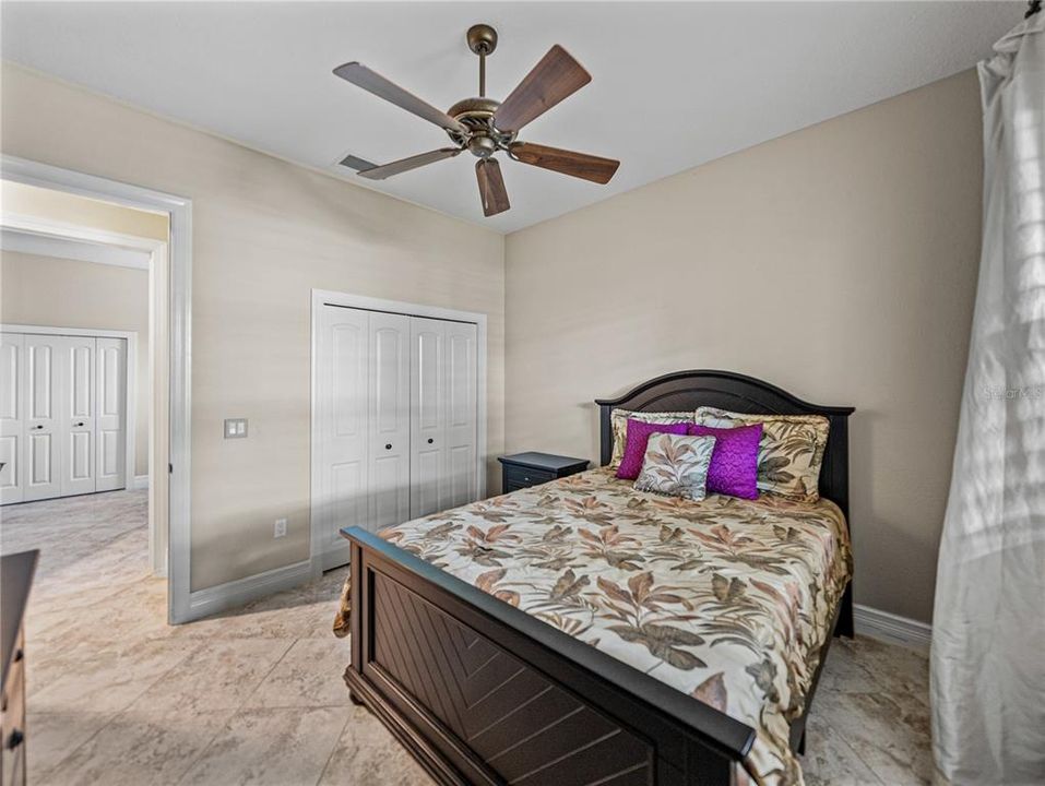 Activo con contrato: $855,000 (4 camas, 3 baños, 3275 Pies cuadrados)