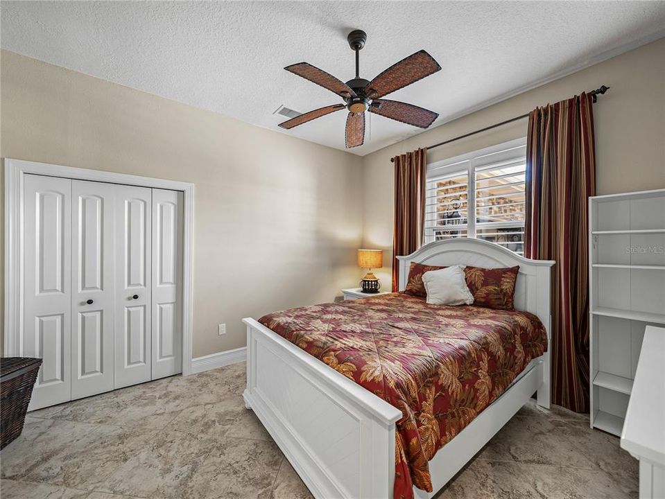 Activo con contrato: $855,000 (4 camas, 3 baños, 3275 Pies cuadrados)