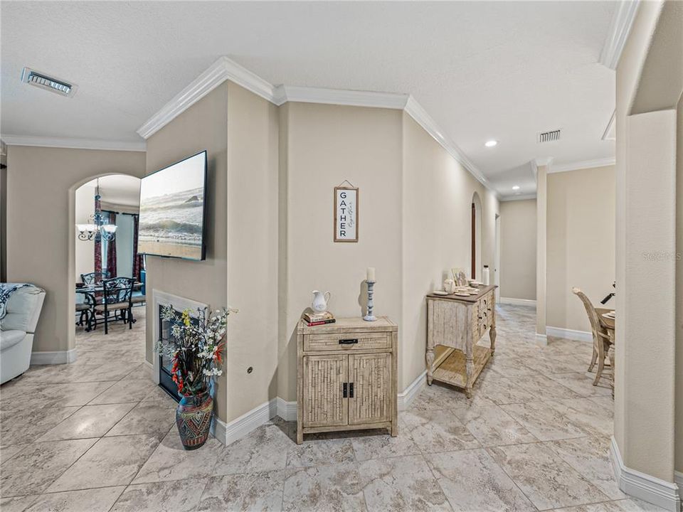 Activo con contrato: $855,000 (4 camas, 3 baños, 3275 Pies cuadrados)