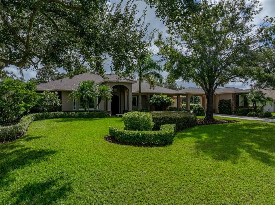 Activo con contrato: $855,000 (4 camas, 3 baños, 3275 Pies cuadrados)