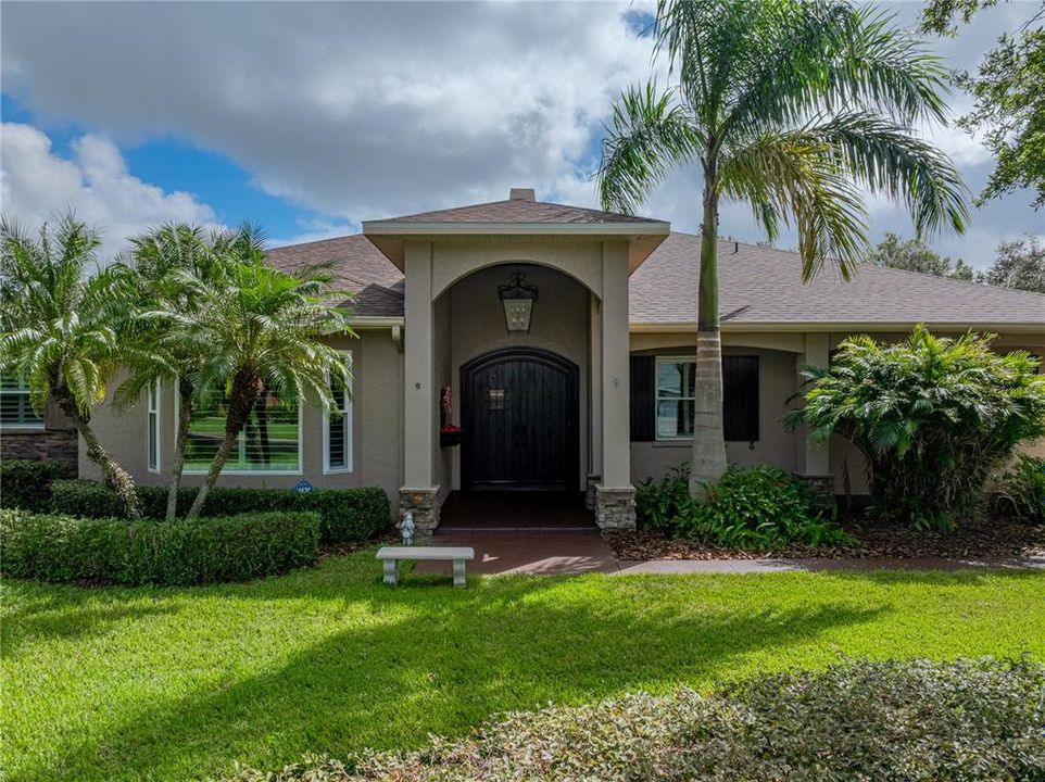 Activo con contrato: $855,000 (4 camas, 3 baños, 3275 Pies cuadrados)