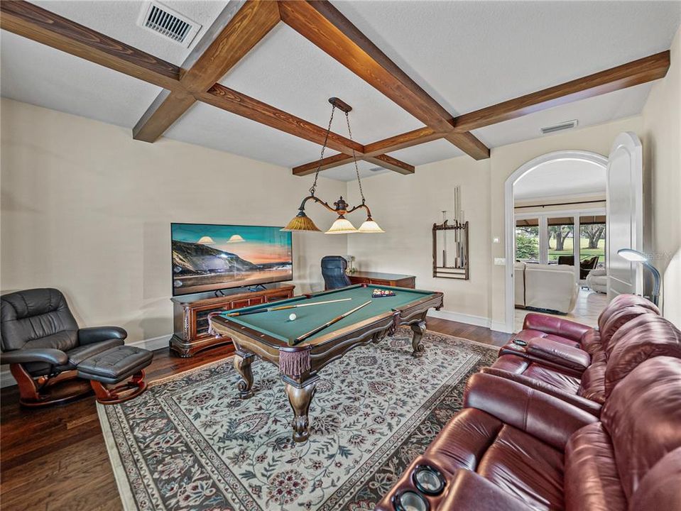 Activo con contrato: $855,000 (4 camas, 3 baños, 3275 Pies cuadrados)