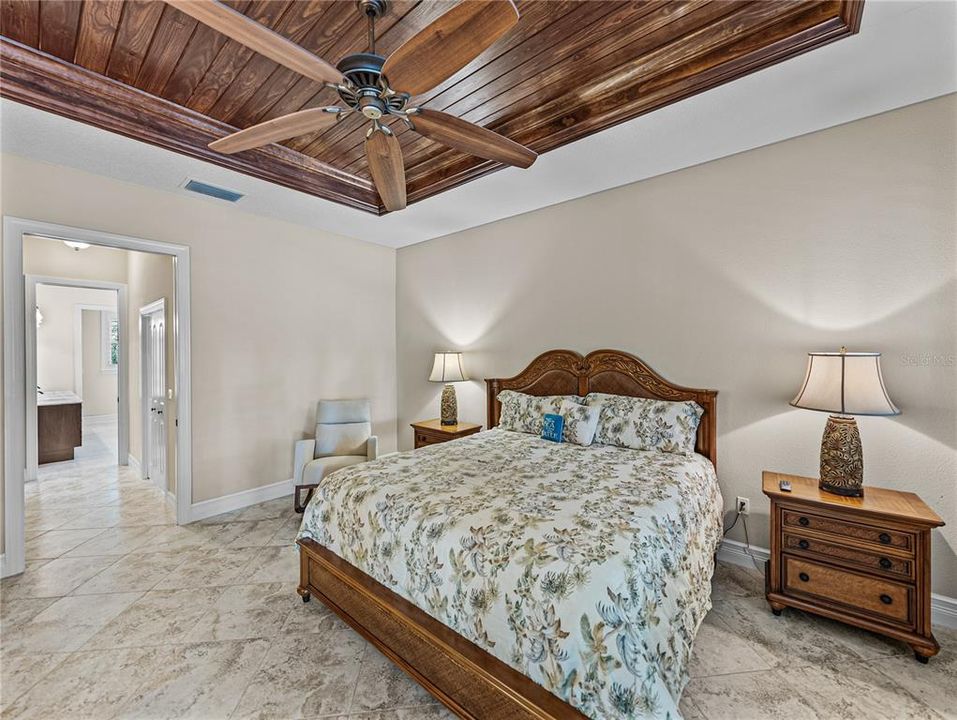 Activo con contrato: $855,000 (4 camas, 3 baños, 3275 Pies cuadrados)