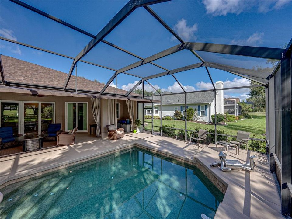 Activo con contrato: $855,000 (4 camas, 3 baños, 3275 Pies cuadrados)