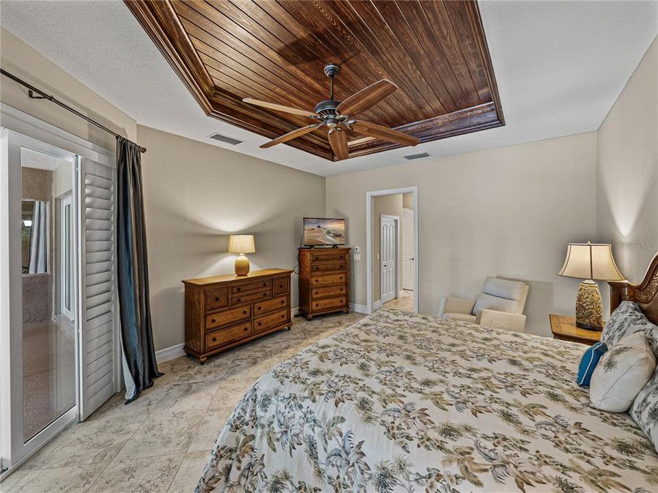 Activo con contrato: $855,000 (4 camas, 3 baños, 3275 Pies cuadrados)