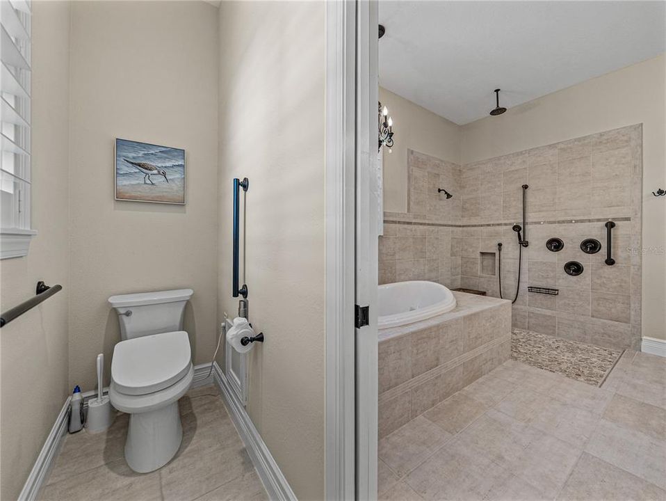 Activo con contrato: $855,000 (4 camas, 3 baños, 3275 Pies cuadrados)