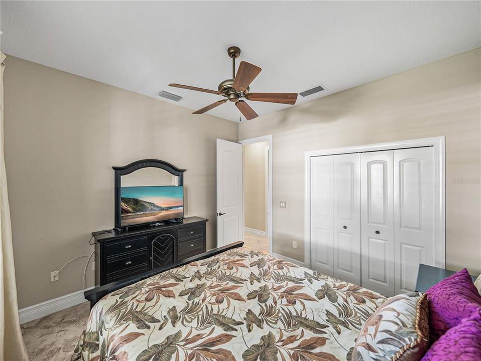 Activo con contrato: $855,000 (4 camas, 3 baños, 3275 Pies cuadrados)