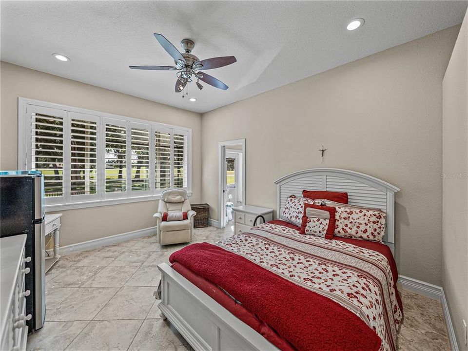 Activo con contrato: $855,000 (4 camas, 3 baños, 3275 Pies cuadrados)