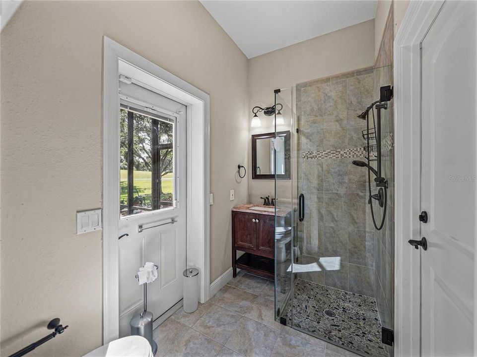 Activo con contrato: $855,000 (4 camas, 3 baños, 3275 Pies cuadrados)