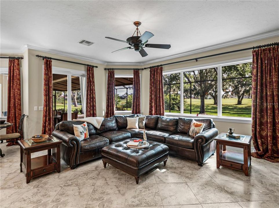 Activo con contrato: $855,000 (4 camas, 3 baños, 3275 Pies cuadrados)