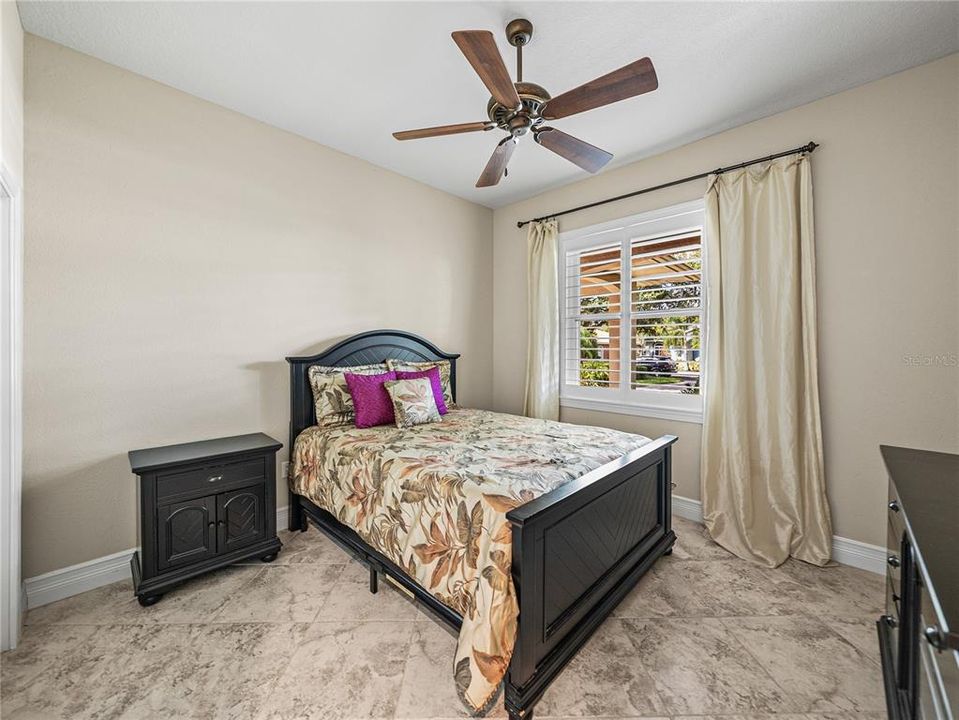 Activo con contrato: $855,000 (4 camas, 3 baños, 3275 Pies cuadrados)