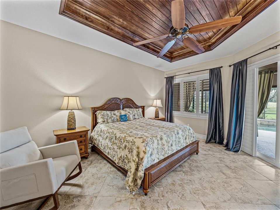 Activo con contrato: $855,000 (4 camas, 3 baños, 3275 Pies cuadrados)