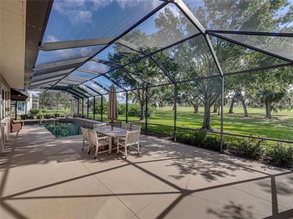 Activo con contrato: $855,000 (4 camas, 3 baños, 3275 Pies cuadrados)