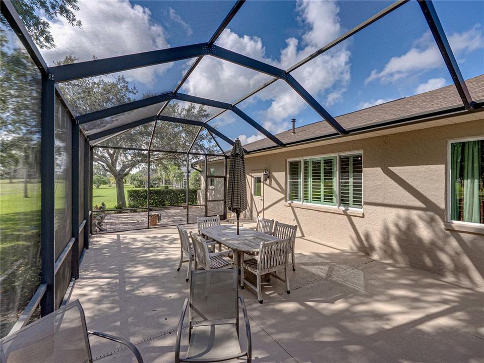 Activo con contrato: $855,000 (4 camas, 3 baños, 3275 Pies cuadrados)