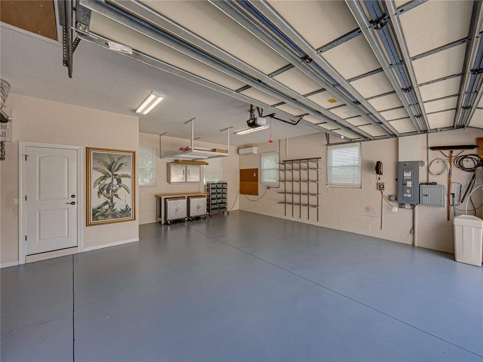 Activo con contrato: $855,000 (4 camas, 3 baños, 3275 Pies cuadrados)