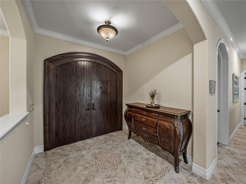 Activo con contrato: $855,000 (4 camas, 3 baños, 3275 Pies cuadrados)