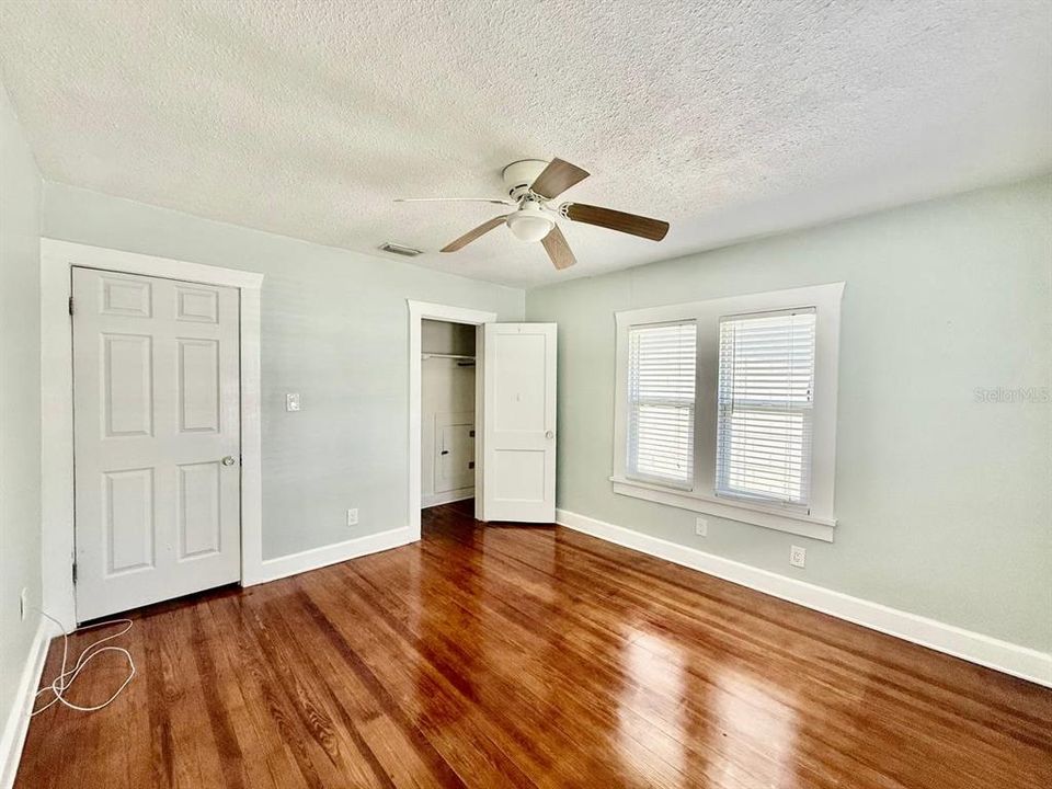 For Rent: $2,695 (3 beds, 2 baths, 1094 Square Feet)