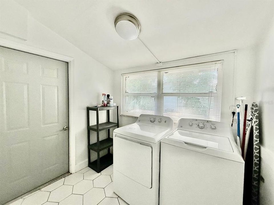 For Rent: $2,695 (3 beds, 2 baths, 1094 Square Feet)