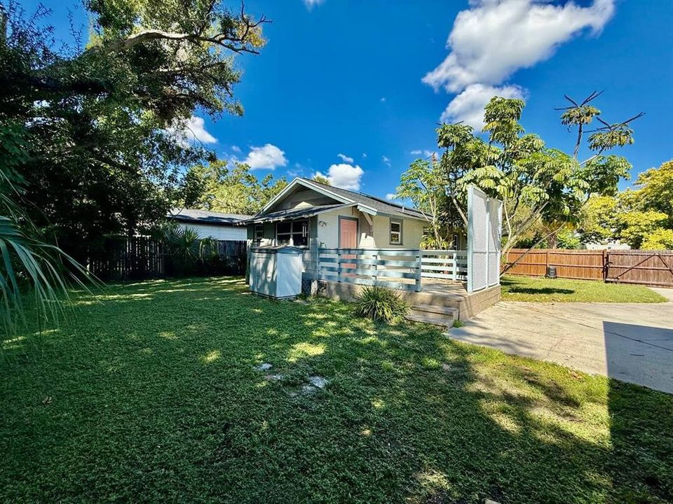 For Rent: $2,695 (3 beds, 2 baths, 1094 Square Feet)