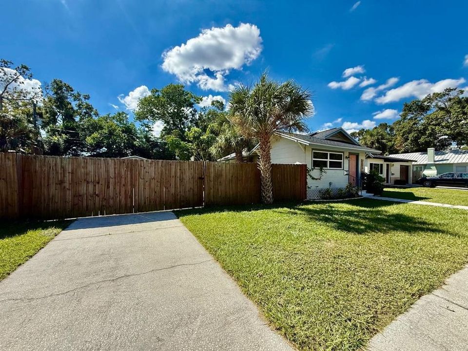 For Rent: $2,695 (3 beds, 2 baths, 1094 Square Feet)