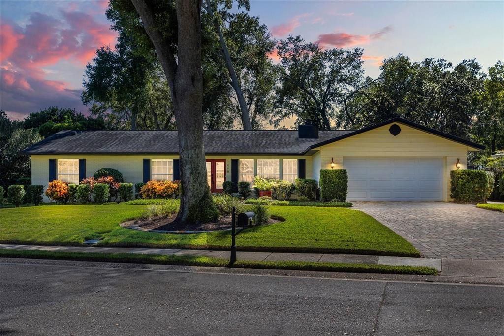 Activo con contrato: $575,000 (4 camas, 2 baños, 2574 Pies cuadrados)