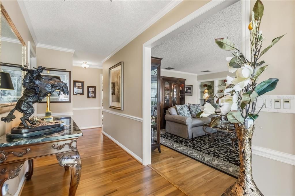 Activo con contrato: $575,000 (4 camas, 2 baños, 2574 Pies cuadrados)