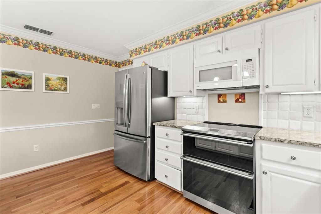 Activo con contrato: $575,000 (4 camas, 2 baños, 2574 Pies cuadrados)