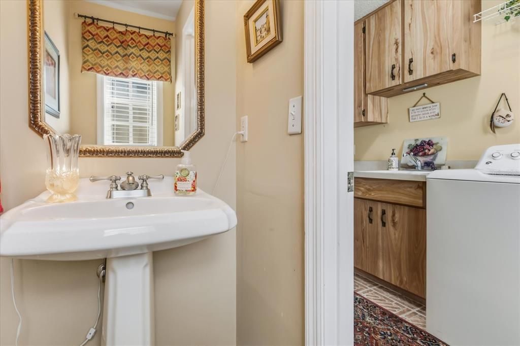 Activo con contrato: $575,000 (4 camas, 2 baños, 2574 Pies cuadrados)